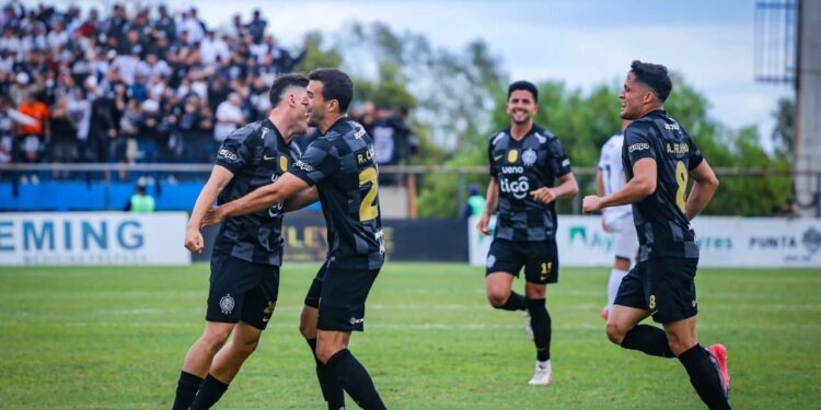 Lluvia de goles, expulsión y polémica arbitral en Villeta: Olimpia vence a Ameliano y llega como único líder al superclásico Lluvia de goles, expulsión y polémica arbitral en Villeta: Olimpia vence a Ameliano y llega como único líder al superclásico