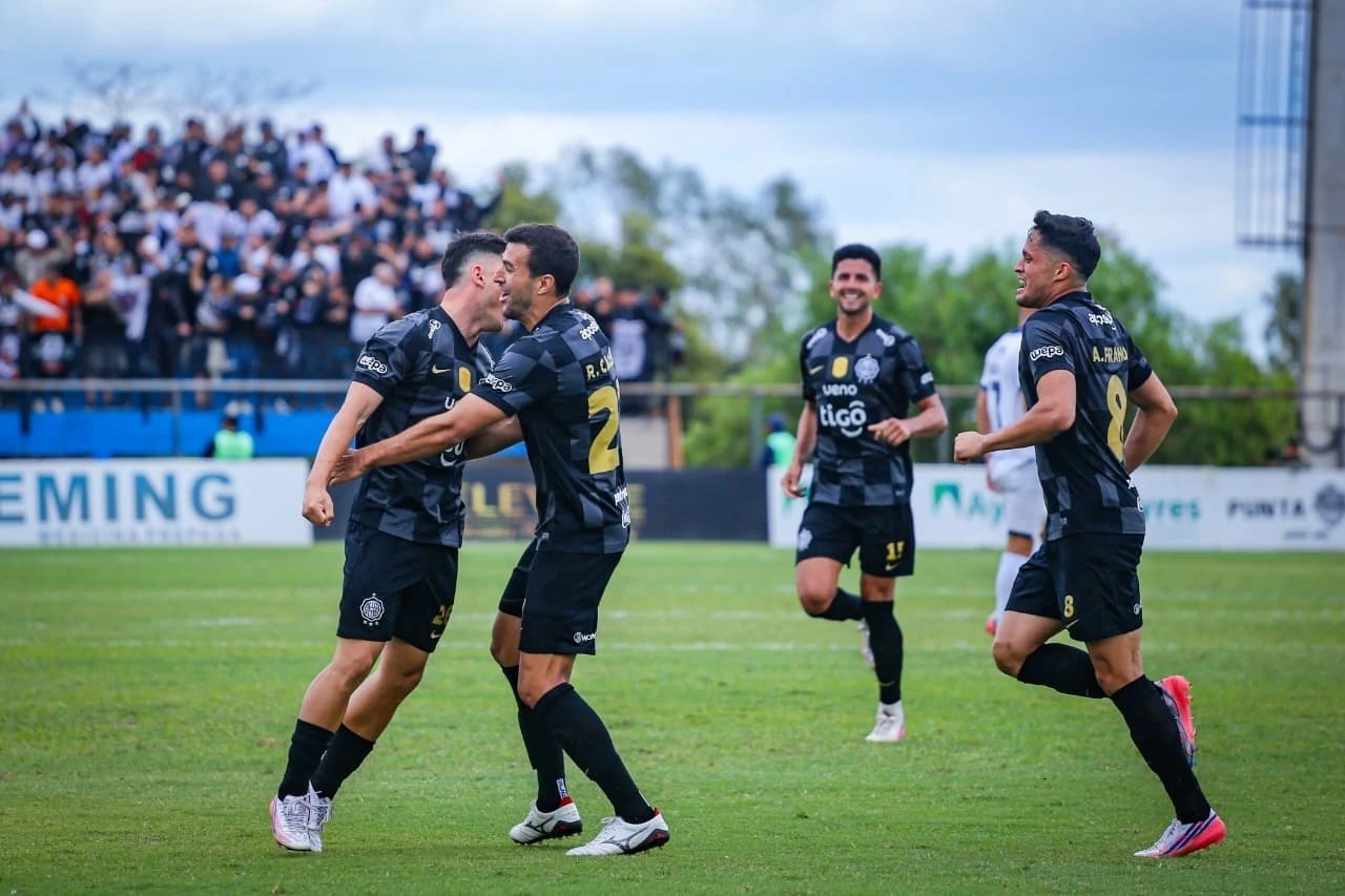 Lluvia de goles, expulsión y polémica arbitral en Villeta: Olimpia vence a Ameliano y llega como único líder al superclásico Lluvia de goles, expulsión y polémica arbitral en Villeta: Olimpia vence a Ameliano y llega como único líder al superclásico
