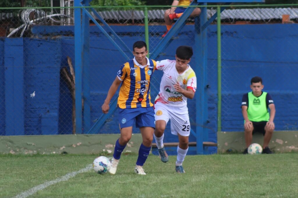 Empate electrizante, gol en contra y doblete salvador: Cristóbal Colón JAS y Martín Ledesma cierran la fecha 33 con pura tensión en J. Augusto Saldívar Empate electrizante, gol en contra y doblete salvador: Cristóbal Colón JAS y Martín Ledesma cierran la fecha 33 con pura tensión en J. Augusto Saldívar