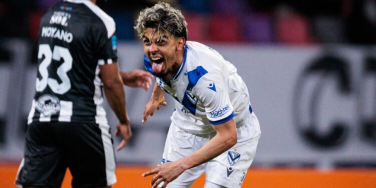 Locura total en Liniers y exigencia masiva a la directiva: el paraguayo Ronaldo Martínez destroza las redes con una chilena antológica y números de escándalo en Vélez Locura total en Liniers y exigencia masiva a la directiva: el paraguayo Ronaldo Martínez destroza las redes con una chilena antológica y números de escándalo en Vélez