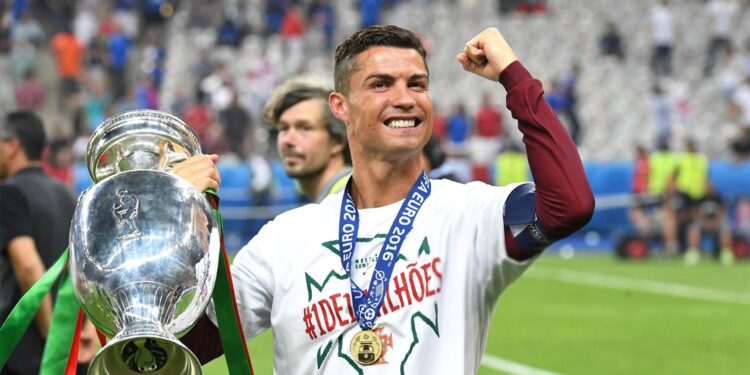 Bomba total en la selección de Portugal: levantan la sanción a Cristiano Ronaldo y Jorge Jesus lo mete en la preselección tras el bochorno del abandono Bomba total en la selección de Portugal: levantan la sanción a Cristiano Ronaldo y Jorge Jesus lo mete en la preselección tras el bochorno del abandono