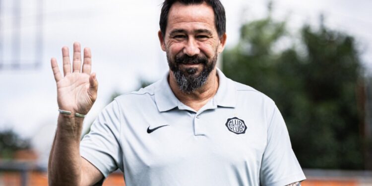 Un salvavidas de bajo rendimiento: el cuestionado delantero que recupera Olimpia para el Superclásico tras una lluvia de bajas Un salvavidas de bajo rendimiento: el cuestionado delantero que recupera Olimpia para el Superclásico tras una lluvia de bajas