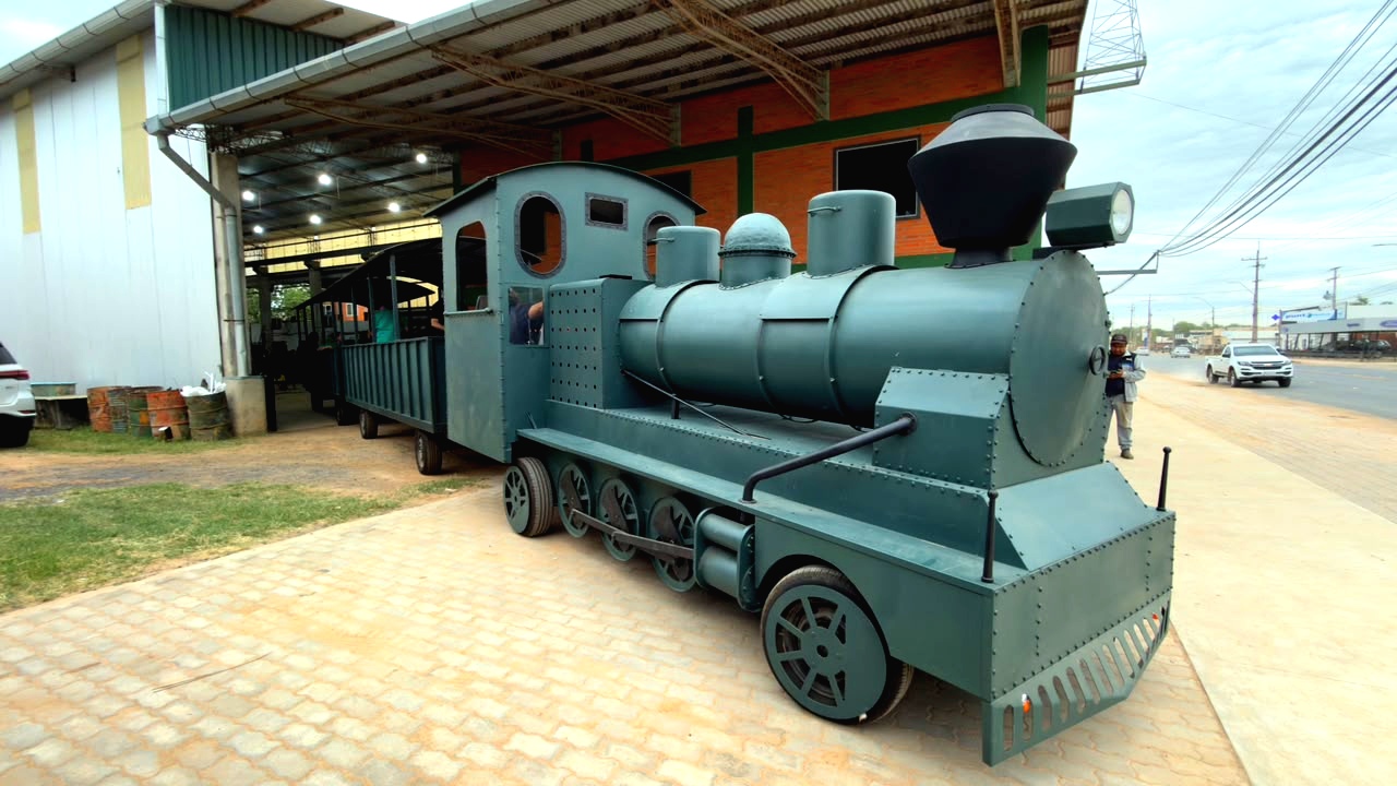 Una réplica en Loma Plata revive el tren de los pioneros y soldados por los 100 años de la Colonia Menno Una réplica en Loma Plata revive el tren de los pioneros y soldados por los 100 años de la Colonia Menno