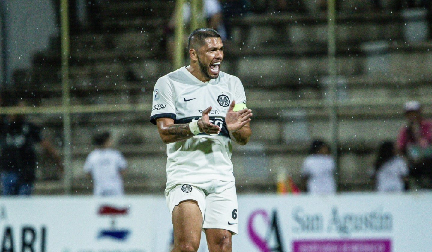 ¿Amenaza directa al trono del mito o utopía de vestuario? Richard Ortiz va por su clásico 51 ante Cerro Porteño y acorta distancia con la marca inalcanzable de Éver Hugo Almeida ¿Amenaza directa al trono del mito o utopía de vestuario? Richard Ortiz va por su clásico 51 ante Cerro Porteño y acorta distancia con la marca inalcanzable de Éver Hugo Almeida