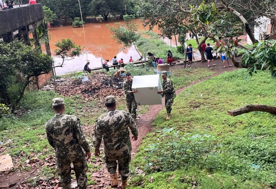 Crecida del río: 60 familias fueron evacuadas en el barrio San Rafael, de Ciudad del Este Crecida del río: 60 familias fueron evacuadas en el barrio San Rafael, de Ciudad del Este
