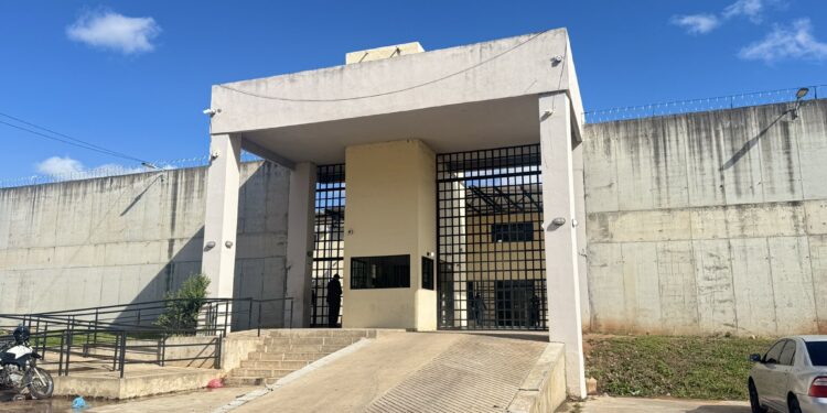 ¿CÓMO LO HICIERON? Esta madrugada, 2 internos se fugaron del penal de Emboscada.
